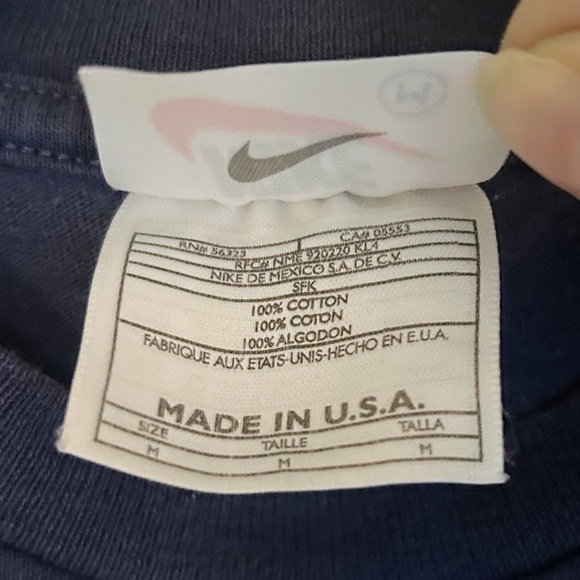 Vintage Nike Navy Blue Cotton Graphic T Shirt Youth Medium Yellow Basketball Y2K - Picture 8 of 8